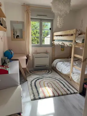 a small bedroom with bunk beds and a rug at Appartement 3 pièces Aix-en-provence in Aix-en-Provence