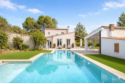 a swimming pool in the backyard of a house at Aurenza - Piscine - Jardin paysager - Vue campagne in Éguilles