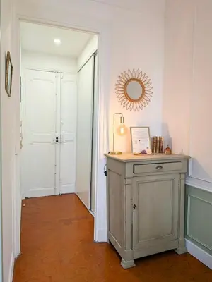 a hallway with a dresser and a mirror on the wall at Plein centre d'Aix, bel appartement T2 rénové in Aix-en-Provence