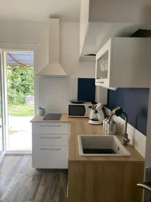 a kitchen with white cabinets and a sink at Ideal festival d'Avignon in Monteux