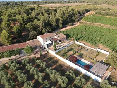 an aerial view of a house with a swimming pool at la Sainte Victoire in Jouques