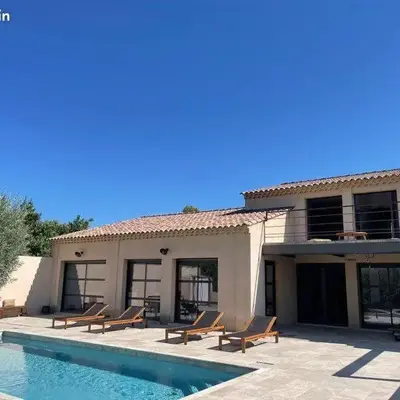 Villa contemporaine avec piscine - 5 min de Gordes - vue sur le Luberon