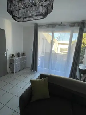 a bathroom with a shower and a toilet and a sink at Appartement en résidence privé Avignon Agroparc in Avignon