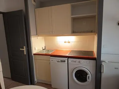 a kitchen with a washing machine and a sink at Golf de pont royal in Mallemort