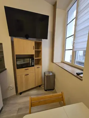 a living room with a microwave and a tv at Studio Vacances super équipé in Carpentras