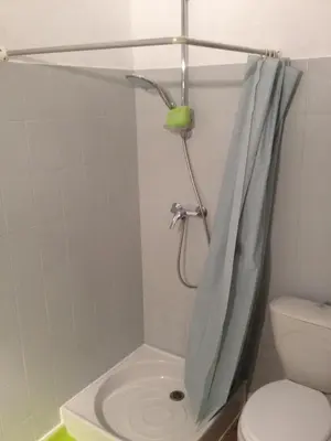 a bathroom with a shower with a toilet at Appartement L'Atypique in Pertuis