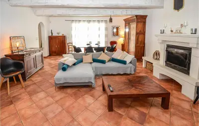 a living room with a couch and a fireplace at Awesome Home In Chateuneuf De Gadagne in Châteauneuf-de-Gadagne