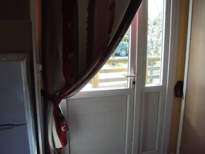 a door with a curtain in front of a window at B&B La Douloire in Pernes-les-Fontaines