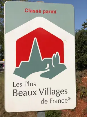a sign for a clgrass plantation with a sign for lessips beaux villages at Luberon & Lavandes in Roussillon