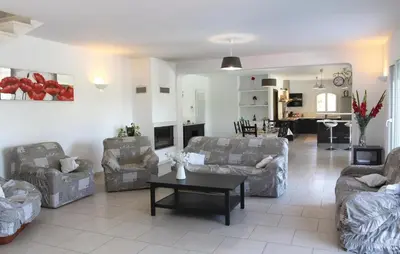 a living room with couches and a coffee table at 4 Bedroom Awesome Home In Apt in Apt
