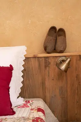a bedroom with a bed with two shoes on a shelf at Maison d'hôtes Une hirondelle en Provence in Roussillon