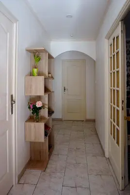 a hallway with wooden shelves with flowers in it at Villa hortensia in Carpentras