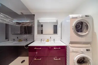 a bathroom with a washing machine and a washer and dryer at Appart Hypercentre CLIM 2chb QuartierChic in Aix-en-Provence