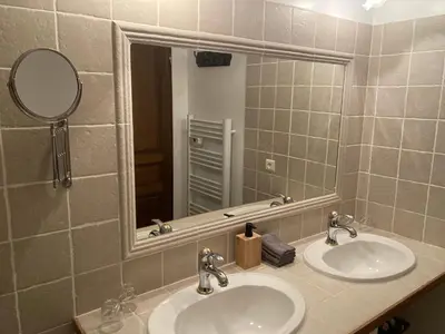 a bathroom with two sinks and a large mirror at Clos des Lavandes - Chambres et Suites de charme climatisées-Luberon in Lacoste