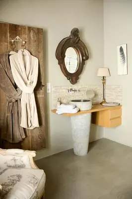 a bathroom with a sink and a mirror at Le Petit Chateau in Châteauneuf-de-Gadagne