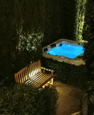 a jacuzziificialificialificialificialificialificialificialificialificialificialificial at Le Petit Chateau in Châteauneuf-de-Gadagne