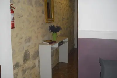 a room with a table with a plant on it at Lou mas li Pitchoun 