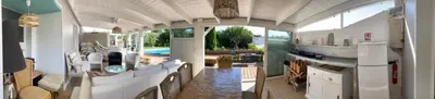 a kitchen and living room of a house at Villa Felin Feline in LʼIsle-sur-la-Sorgue