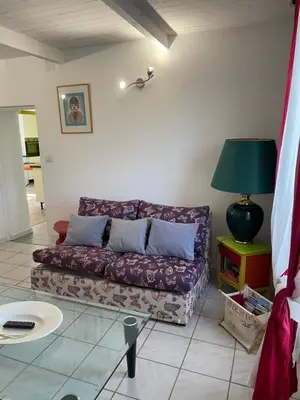 a laundry room with a washer and a washing machine at La Gente in Pernes-les-Fontaines