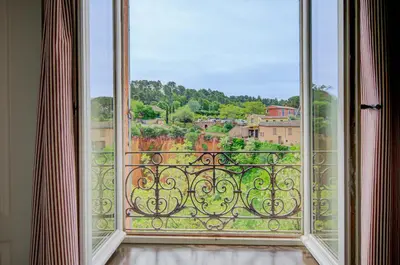 an open window with a view of the countryside at Omma in Roussillon