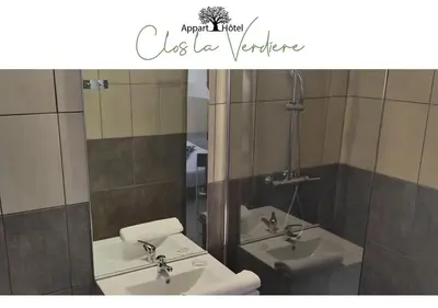 a bathroom with two sinks and a mirror at Le Clos la Verdière in Velaux