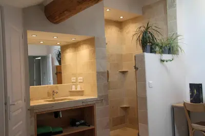 a bathroom with a sink and a mirror at L'atelier B&B in Bédoin