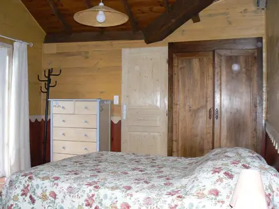 a bedroom with a bed and a dresser at Mas Michel et Josiane in Monteux