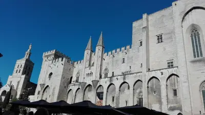 a large white building with a cathedral at Appartement de caractère entre St Rémy et Avignon, 74m2, 2 à 4 personnes in Noves