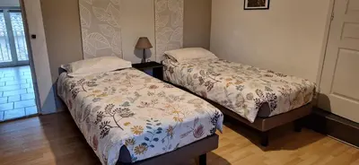 two beds sitting next to each other in a bedroom at Gîte Mas de la Restanque in Monteux