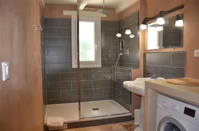 a bathroom with a shower and a sink at Le Jas des Parpaillous in LʼIsle-sur-la-Sorgue