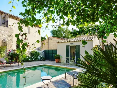a pool in the backyard of a house at Maison de charme à Mollégès avec piscine privée in Mollégès