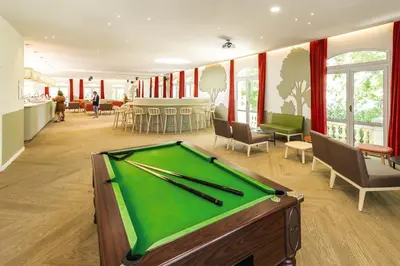 a billiard room with a pool table and a bar at Belambra Clubs L'Isle Sur La Sorgue - Domaine De Mousquety in LʼIsle-sur-la-Sorgue