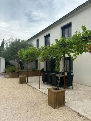 a table and chairs in front of a building at Le Mas des Mirabelles in Cabannes
