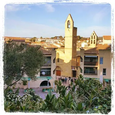 a view of a building with a clock tower at le COIN salonais in Salon-de-Provence
