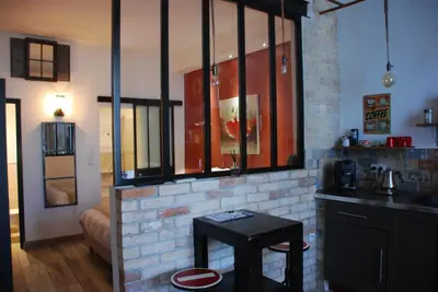 a living room with two chairs and a mirror at Les lofts in LʼIsle-sur-la-Sorgue