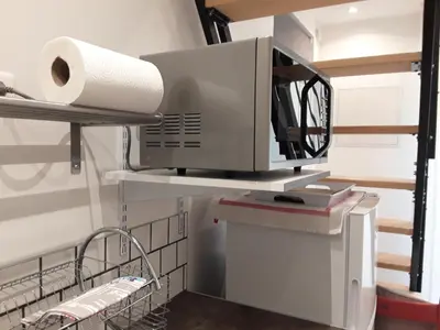a printer on a shelf with a roll of toilet paper at Yofanto in Sénas