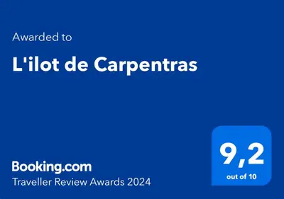 a blue rectangle with the text translated to lift dc carpentaria at L'ilot de Carpentras in Carpentras
