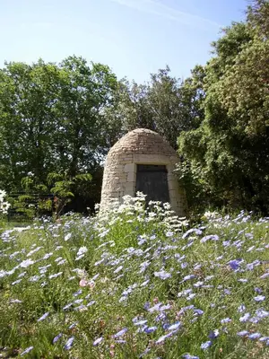 a field of flowers in front of a brick oven at La Pitchounette Mas Val-Chênaie Gordes in Gordes