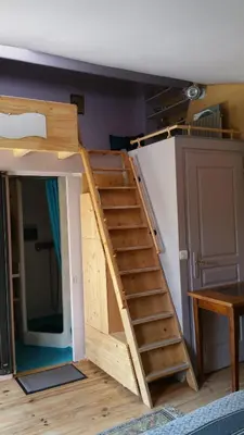 a bunk bed with a ladder in a room at Coin Secret in Murs
