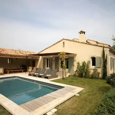 Mas in Eygalières with Heated Pool