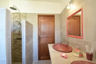 a bathroom with a copper sink and a shower at Villa charmante à Saint-Didier avec piscine privée in Saint-Didier