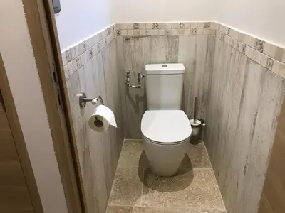 a bathroom with a toilet and a roll of toilet paper at Mas la Chêneraie Lourmarin - Au calme, à 10 mn du centre ville à pied in Lourmarin