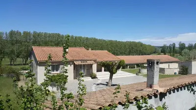 an aerial view of a house with a garden at Les Prairies de l'Encrême in Céreste
