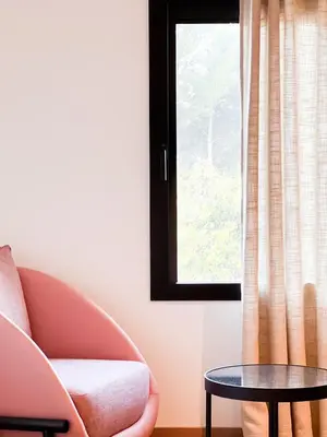 a living room with a chair and a table at Le Néliö in Aix-en-Provence