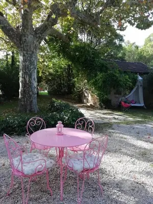 a pink table and chairs with a pink cup on top at Rêve d’Emma in Plan-dʼOrgon