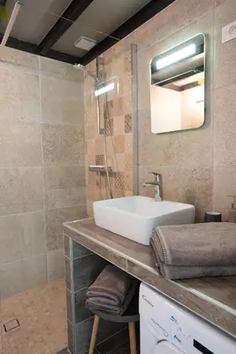 a bathroom with a sink and a mirror at Le Champ des Oliviers in Oppède