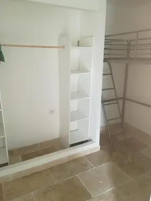 a white closet with a ladder in a room at Au pays du Ventoux in Le Thor