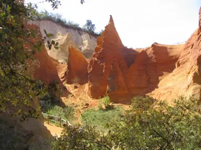 a view of a canyon with red rocks at Le Mas de l'Amandier in Saint-Saturnin-lès-Avignon