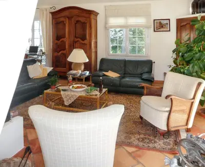 a living room with a black leather couch and chairs at Villa élégante à Céreste avec piscine privée et jacuzzi in Céreste