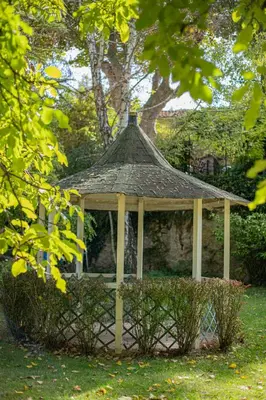 a gazebo in the middle of a yard at Le Vieux Moulin de Jouques in Jouques